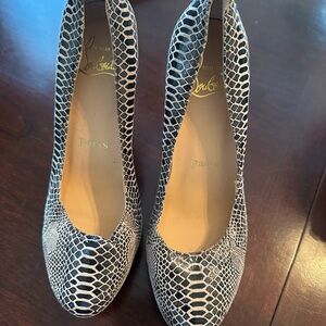 Chic Snakeskin Patterned Heels